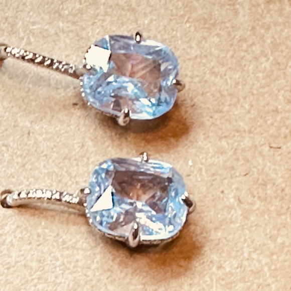 Silver Tone Earrings w/Oval Lab Created Pale Blue Stones NWOT - Picture 9 of 13